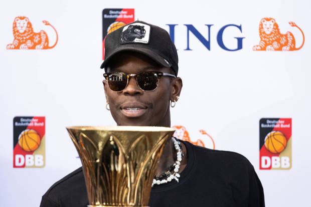 Schröder kündigt Großes an