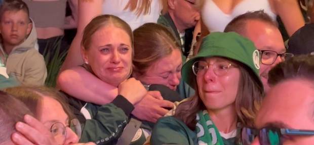 Abstieg! Wolfsburg-Fans vergießen bittere Tränen