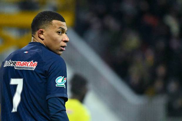 Keeper mit irrem Debüt gegen Mbappé