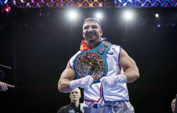 Deutscher hat einen Box-Weltmeister im Schwergewicht!