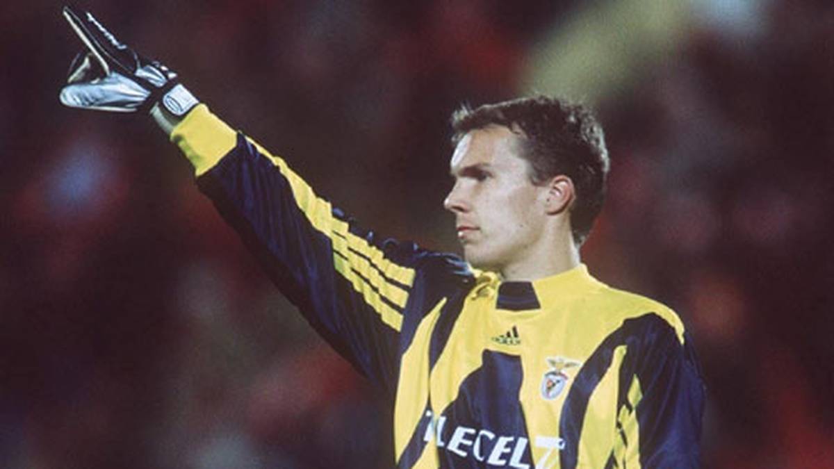 1999 wechselte er zu Benfica Lissabon. In Portugal hatte Enke seine beste Zeit im Ausland. Unter Jupp Heynckes wurde er dort sogar Mannschaftskapitän