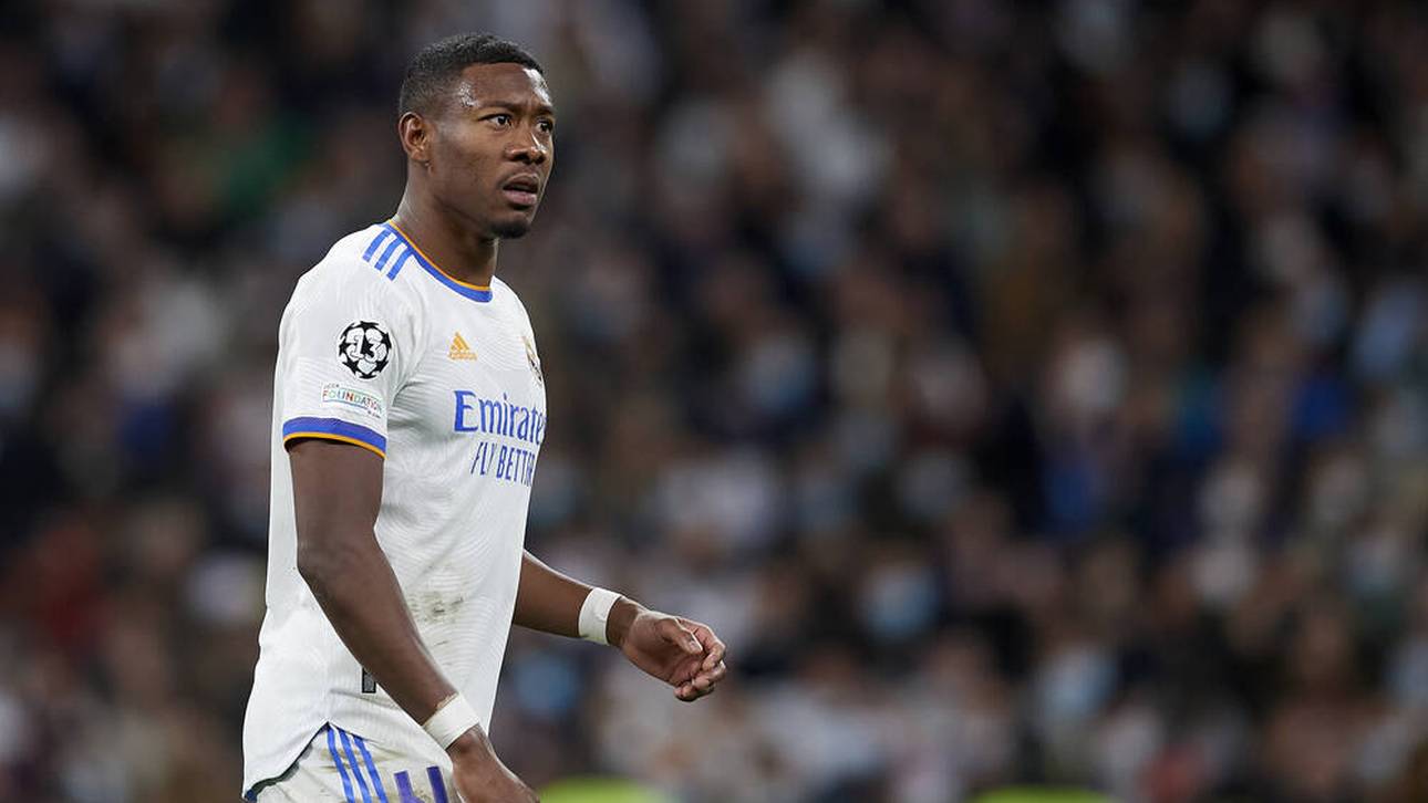 Real trägt schwarz im Clásico