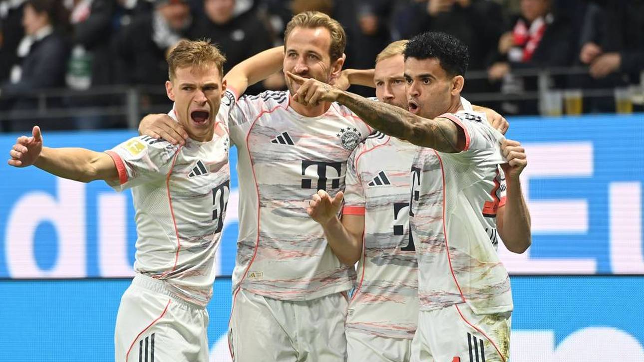 Die Bayern feiern den frühen Treffer durch Luis Diaz