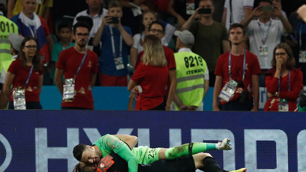 SPORT: "Die Elfmeter werden wieder zum Verbündeten Kroatiens, um so die WM-Gastgeber rauszukegeln. Rakitic eiskalt! Wieder verwandelt er ganz cool den letzten Elfer. Der wahre Ivan, der Schreckliche, ist Kroate, heißt Rakitic mit Nachnamen und spielt beim FC Barcelona."