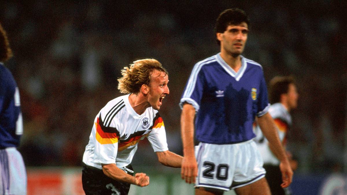 Andreas Brehme erzielt in seinen sechs WM-Spielen drei extrem wichtige Treffer. Vor dem goldenen Tor im Finale gegen Argentinien vom Elfmeterpunkt trifft er auch im Achtelfinale gegen die Niederlande und zum wichtigen Ausgleich im Halbfinale gegen England.