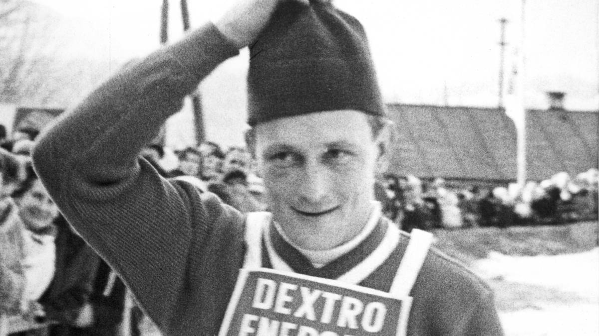 Ähnlich knapp ist es 1955: Bei einem finnischen Dreifach-Triumph fliegt Hemmo Silvennoinen zum Tournee-Sieg. Eino Kirjonen hält er um 2,8 Punkte auf Distanz. Vor dem letzten Springen waren es lediglich 2,0 Punkte Abstand. Zwei Jahre später landet Kirjonen 0,7 Zähler hinter Landsmann Pentii Uotinen auf Rang zwei