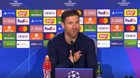 Am Ende der Partie zwischen Atlético Madrid und Bayer Leverkusen kam es zu einer sehr strittigen Szene. Bayer-Trainer Xabi Alonso war mit der Entscheidung des Schiedsrichters nicht zufrieden.