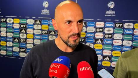 Die deutsche U21 gewinnt dramatisch nach Verlängerung gegen neun Italiener und zieht so ins EM-Halbfinale ein. Trainer Antonio di Salvo zeigt sich nach dem Viertelfinalsieg erleichtert. 