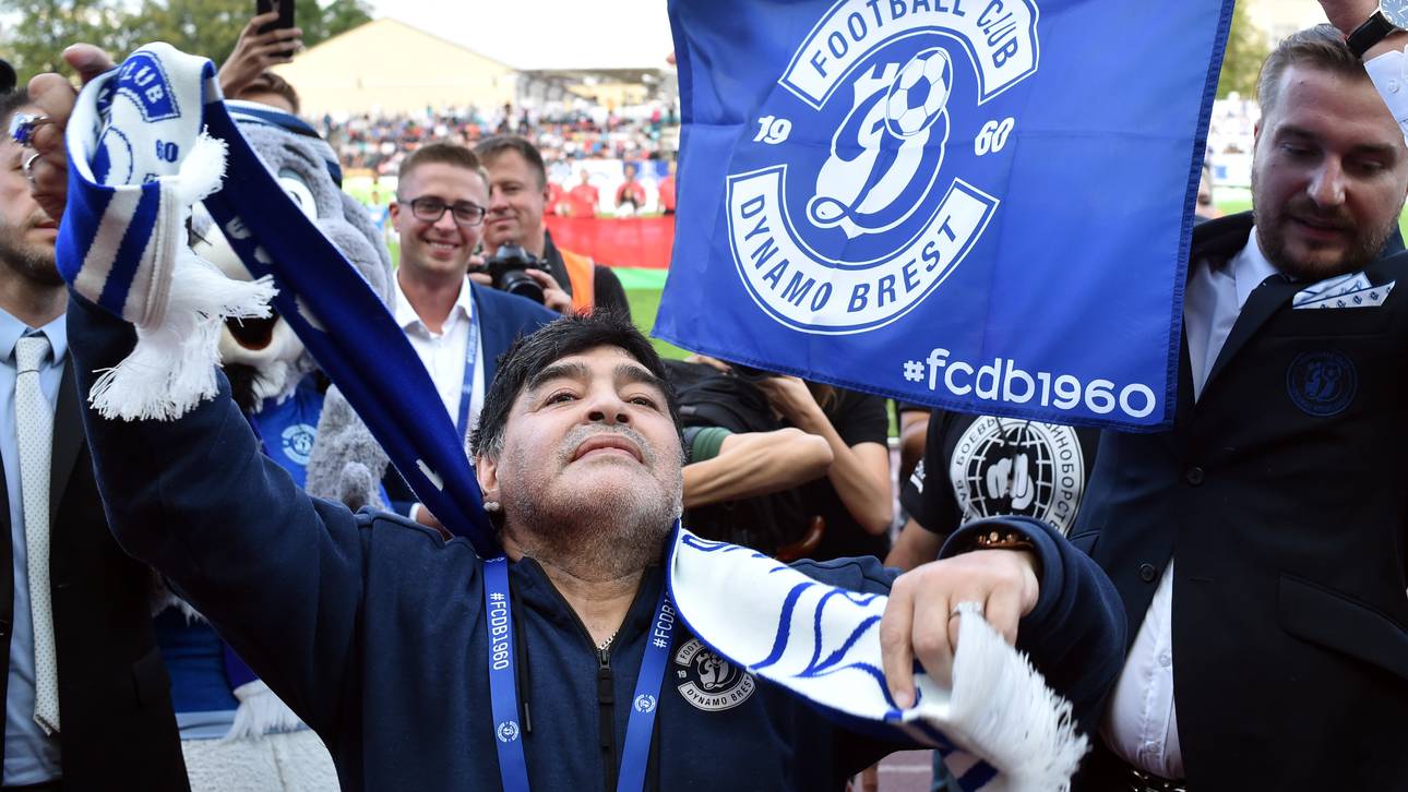 Maradona mit großer Show in Brest