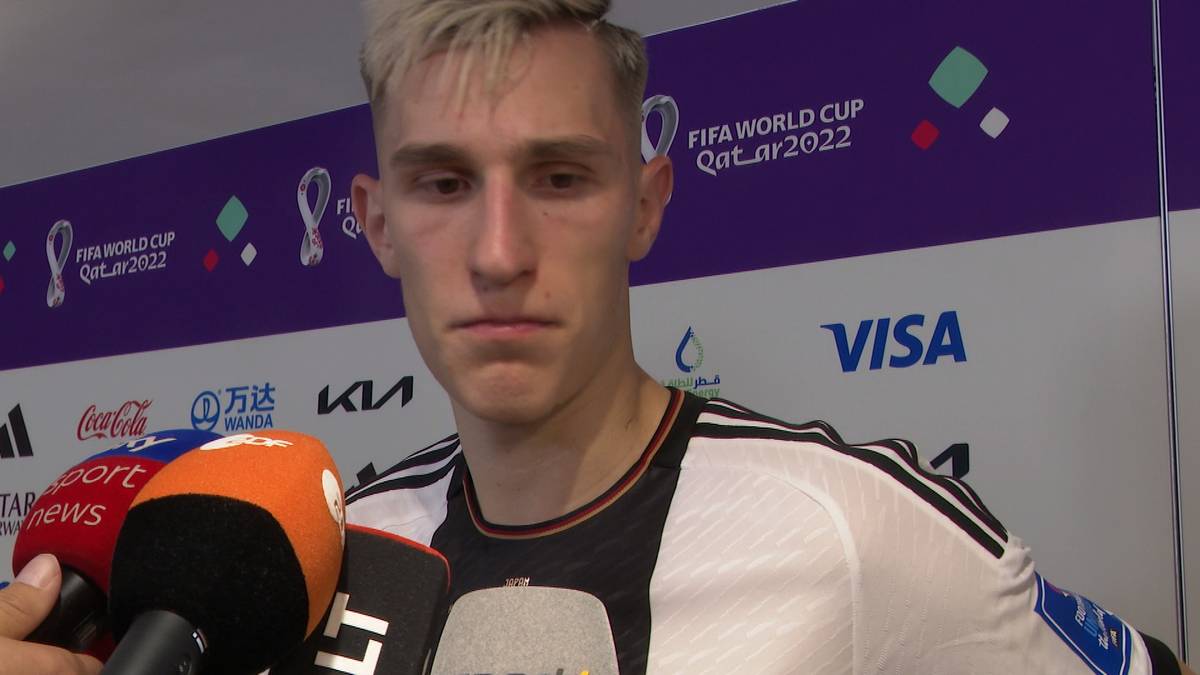 Die deutsche Nationalmannschaft verliert den WM-Auftakt gegen Japan mit 1:2. Beim Siegtreffer der Japaner sieht vor allem Nico Schlotterbeck schlecht aus.