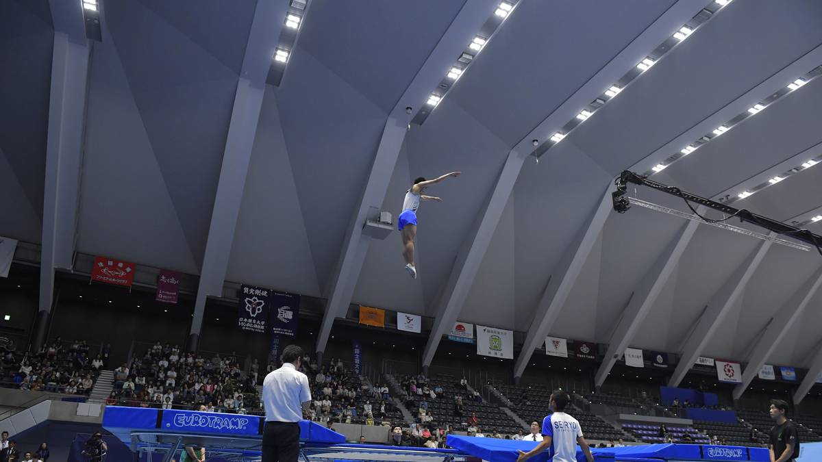 TRAMPOLINSPRINGEN: Die Sportart ist berüchtigt für ihre atemberaubenden Flug-Elemente, die jedes Programm zu einem Spektakel für die Zuschauer machen. Daneben gibt es auch noch das so genannte "Tumbling". Dabei absolvieren die Athleten auf einer etwa 42 Meter langen Akrobatikbahn eine Reihe von Sprüngen und Überschlägen