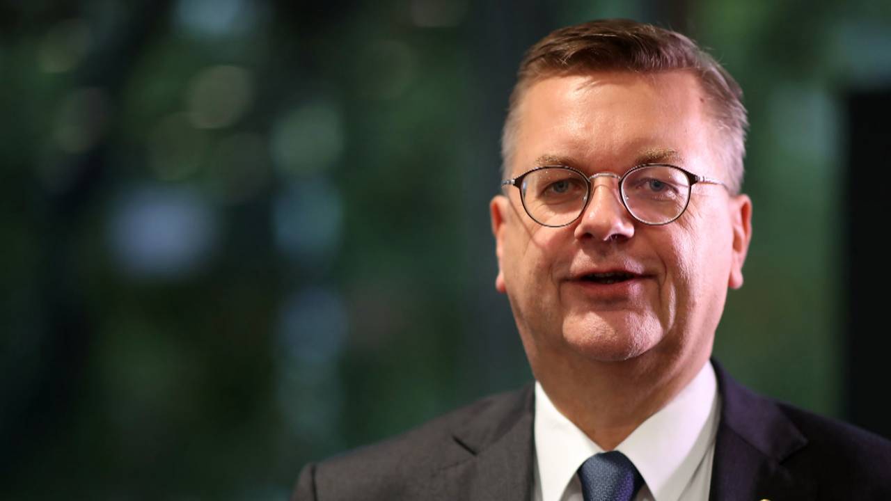 Newsflash: Reinhard Grindel spricht über Foto-Affäre von Mesut Özil