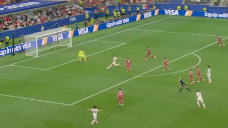 Spaniens Mikel Merino entscheidet spät das WM-Achtelfinale gegen Portugal und beendet dabei die WM-Karriere von Cristiano Ronaldo. 