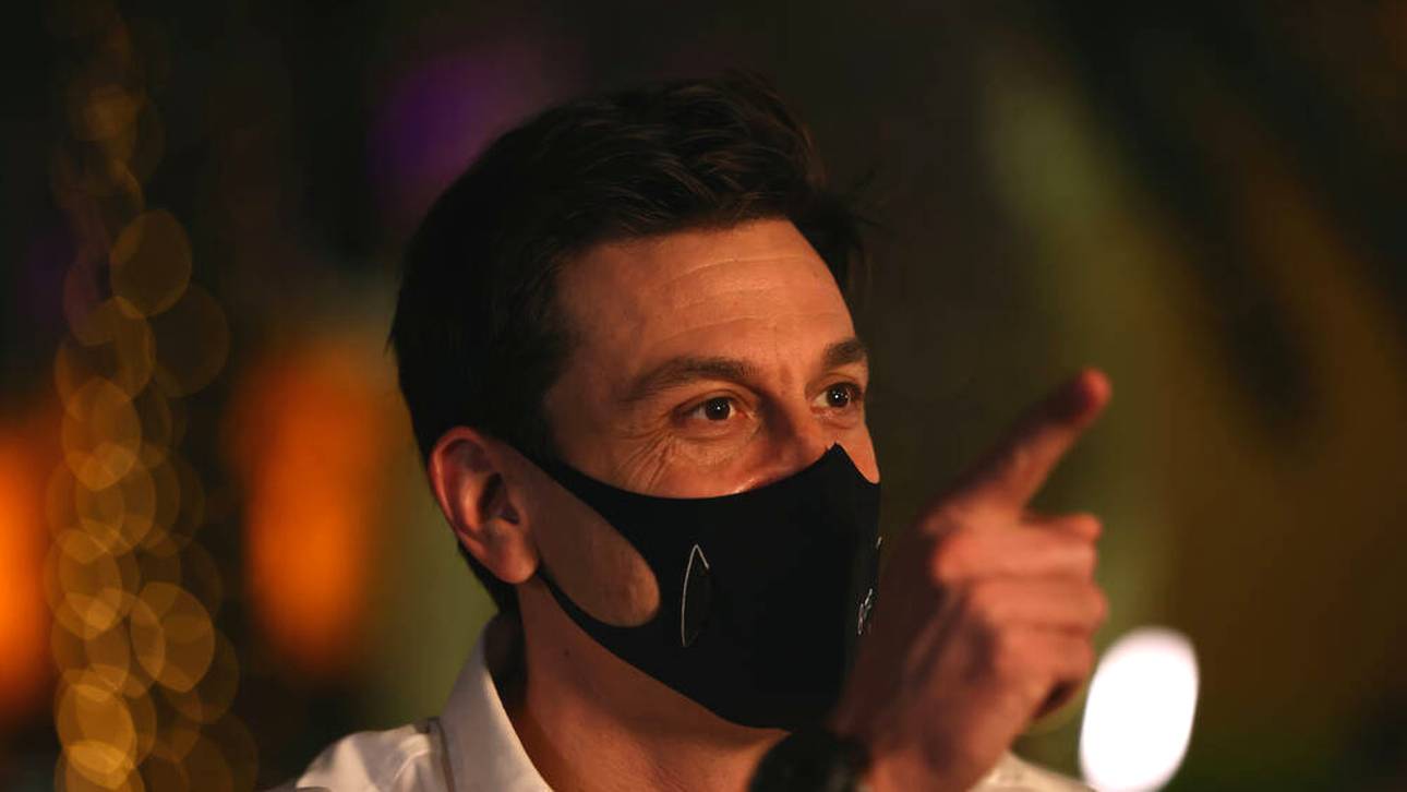 Mercedes-Boss zählt Bottas an