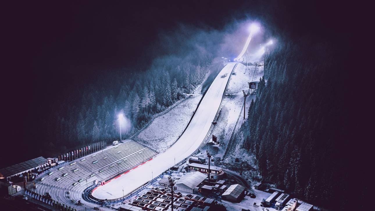 Eishockey-Hammer zum Jubiläum