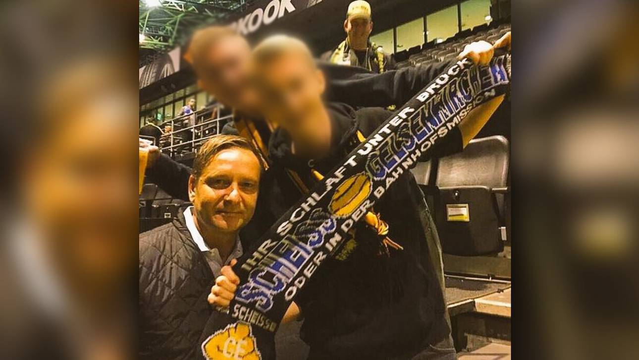 Heldt posiert mit BVB-Fans