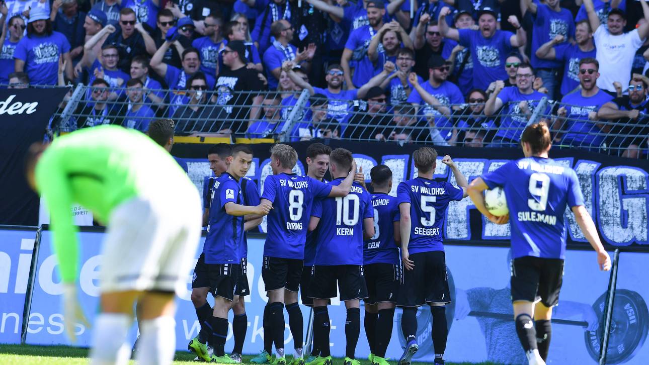 Waldhof zurück im Profifußball