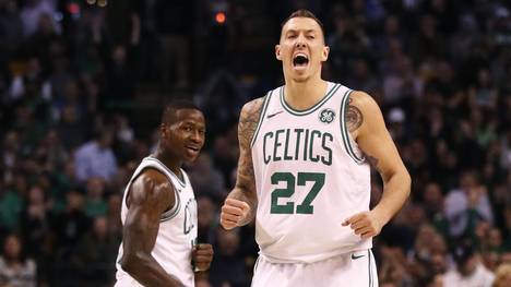 Daniel Theis (r.) befindet sich mit den Boston Celtics wieder in der Erfolgsspur