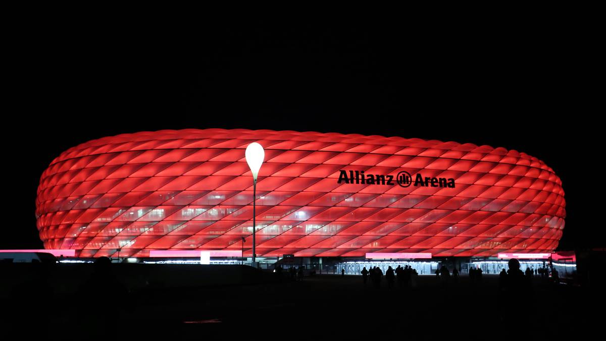 Allianz Arena Des Fc Bayern Schriftzug Sorgt Fur Belustigung