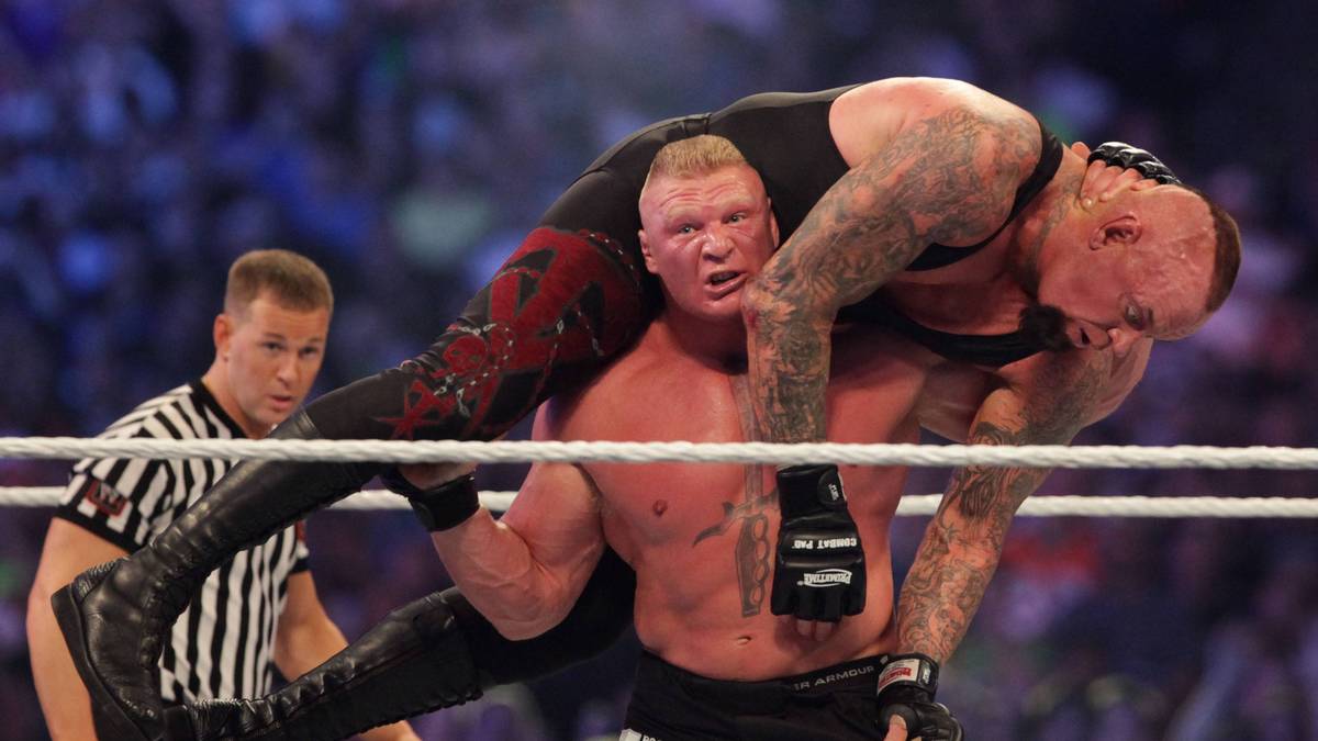 Brock Lesnar beendet bei WrestleMania XXX die Siegesserie des Undertaker mit dem F5 WWE