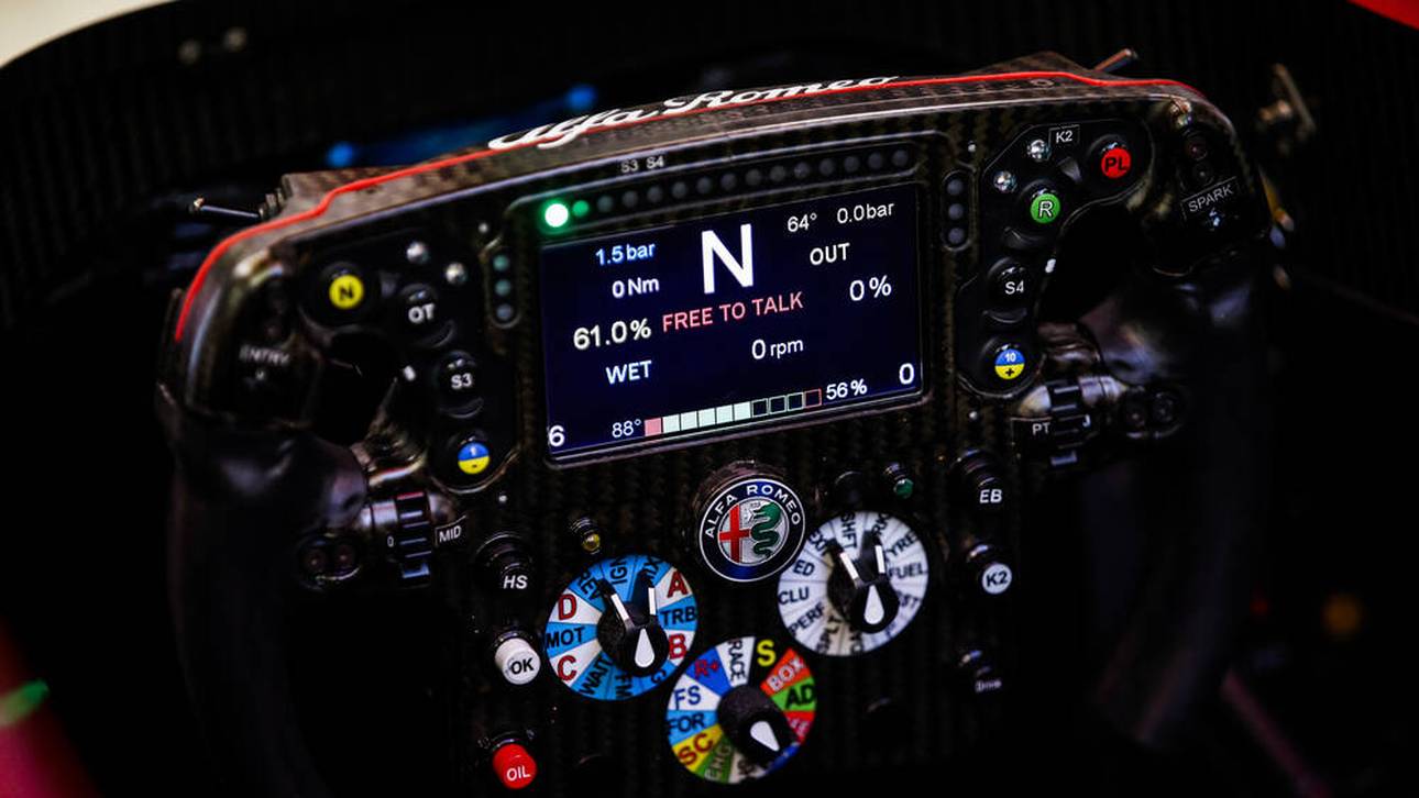 Formel 1 Technik: Das Lenkrad eines Formel 1 Autos.