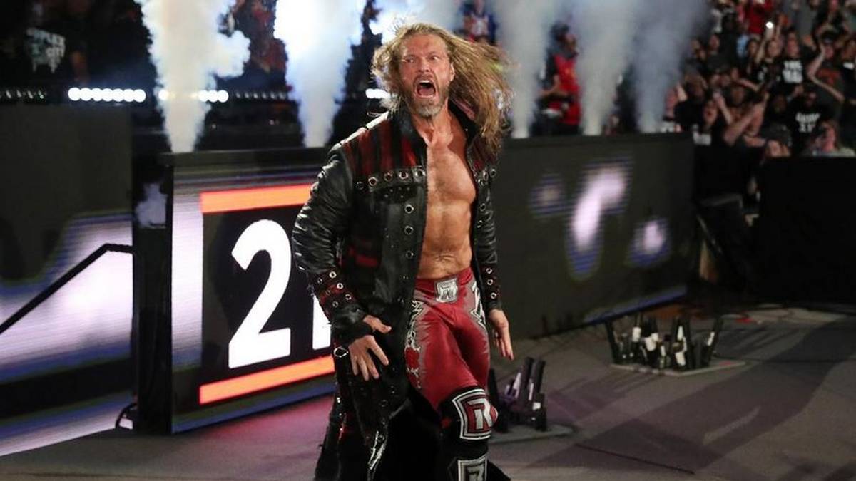 Wenig später dann die Sensation des bisherigen Wrestling-Jahres: An Position 21 betritt der "Rated-R Superstar" Edge die Bühne und lässt das Publikum in Houston ausrasten. Neun Jahre nach seinem eigentlichen Karriereende ist der 46-Jährige zurück
