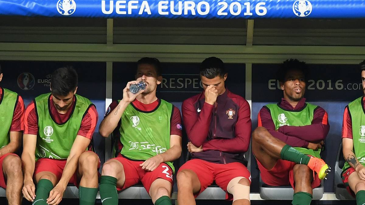 und leidet von draußen mit