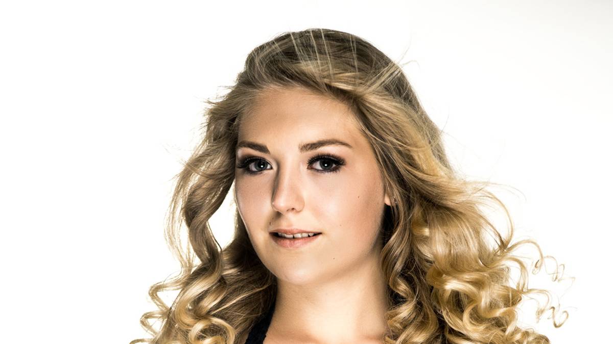 Celina befindet sich in ihrem letzten Jahr auf der Schule und tanzt privat am liebsten zu Schlagern. Bei ALBA heizt sie bereits seit der Saison 2016/2017 ein.