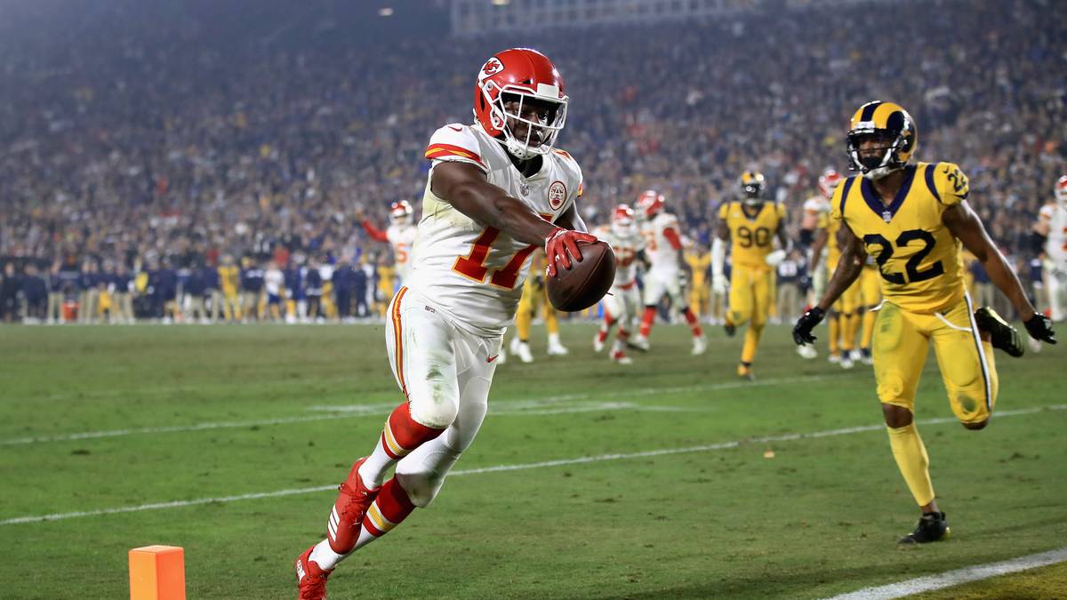 PLATZ 3: 105 PUNKTE - LOS ANGELES RAMS vs. KANSAS CITY CHIEFS 54:51 (2018) Die Jungstars Jared Goff und Patrick Mahomes liefern sich ein episches Privatduell. Das punktreichste Monday Night Game der NFL-Geschichte ist gleichzeitig das erste Spiel, in dem beide Teams mehr als 50 Punkte erzielen