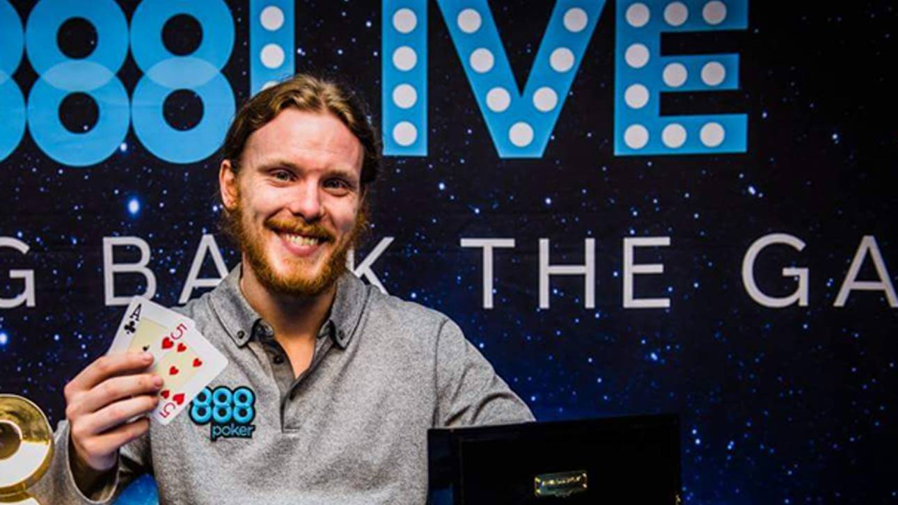 Hall siegt im Heads-Up-Marathon