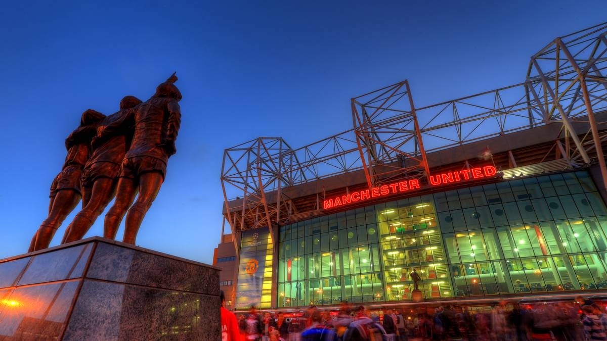 Old Trafford, Kapazität: 75.635, Verein: Manchester United - Die Heimstätte von Manchester United ist das mit Abstand größte Stadion der Premier League