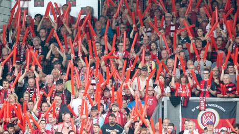 Die Fans des SV Wehen Wiesbaden haben kostenlose Auswärtstickets bekommen