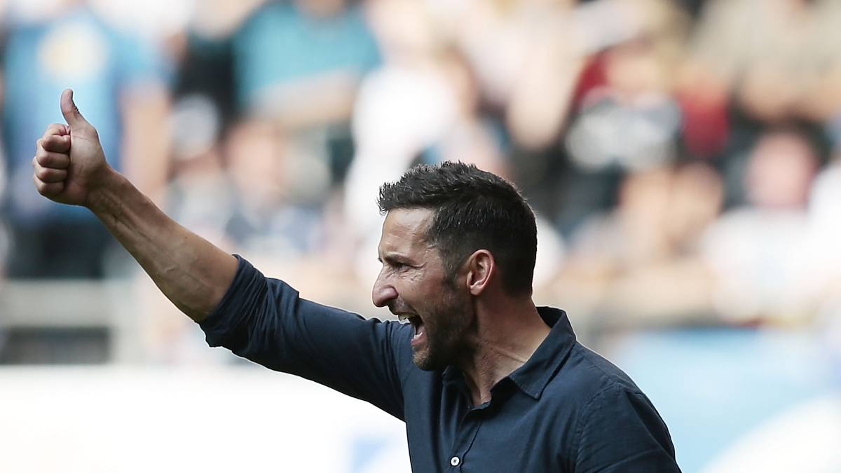 Damit gelingt dem neuen Trainer Joe Zinnbauer zum Einstand eine echte Überraschung. Zuvor muss Vorgänger Mirko Slomka nach der Bilanz von nur einem Punkt aus drei Spielen seinen Hut nehmen. Bitter für Zinnbauer: Die Münchner zerfetzen die Hamburger im nächsten Bundesliga-Duell 8:0