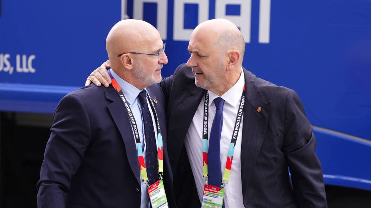 Nationaltrainer Luis de la Fuente und Verbandsboss Rafael Louzán (r.)