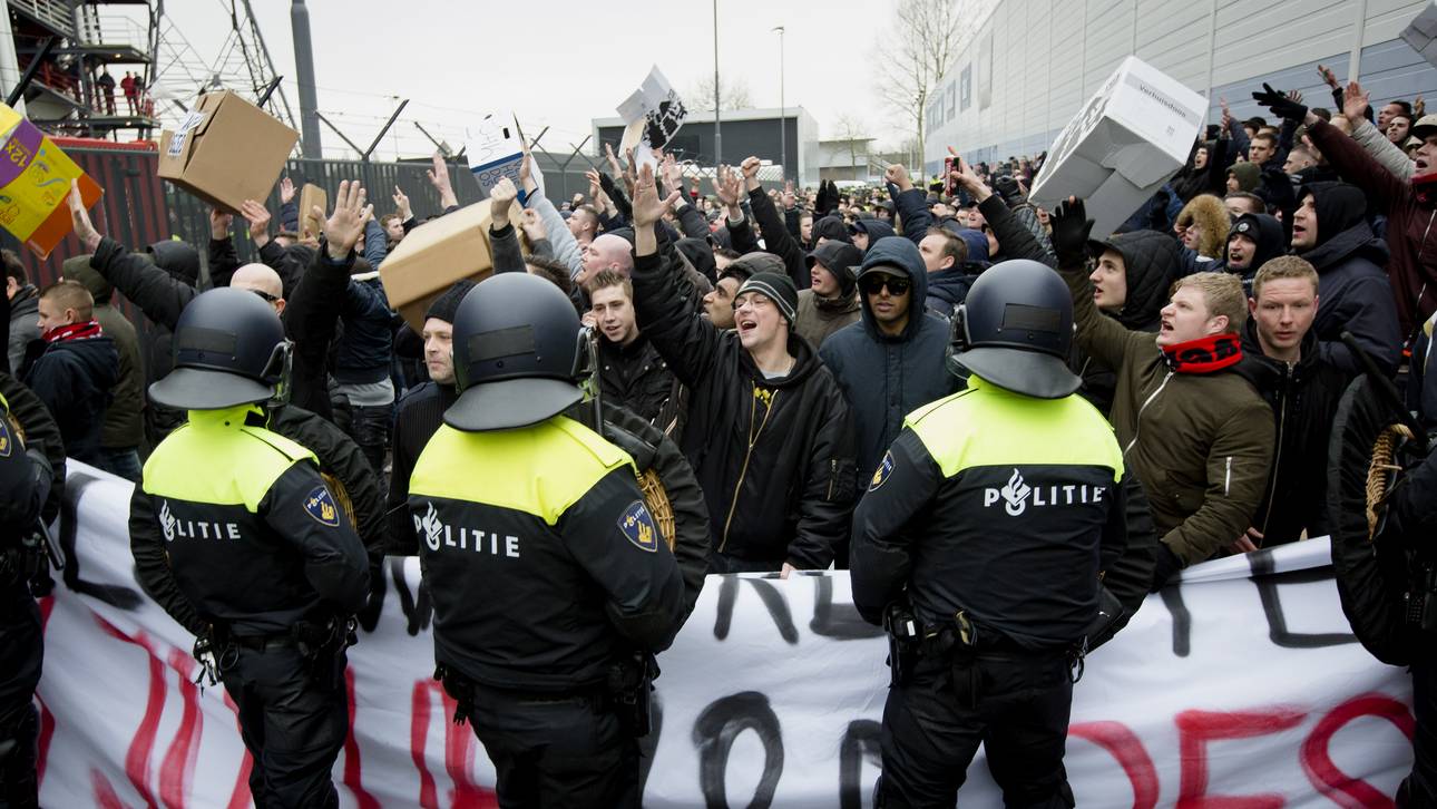 Hunderte Fans in Rotterdam verhaftet