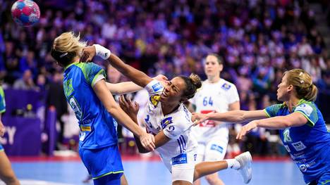 Estelle Nze Minko feierte mit Frankreichs Handballerinnen den ersten Sieg