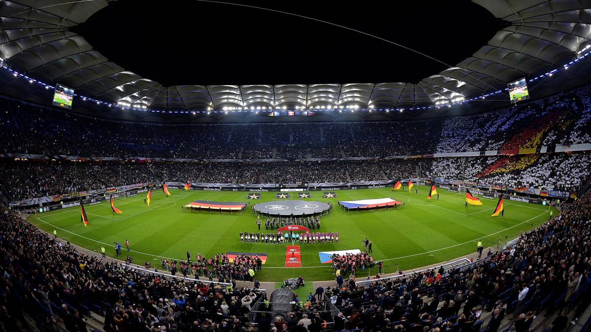Toller Rahmen für das erste Heimspiel der deutschen Nationalmannschaft in der WM-Qualifikation für Russland 2018. SPORT1 zeigt die besten Bilder der Partie gegen Tschechien aus Hamburg