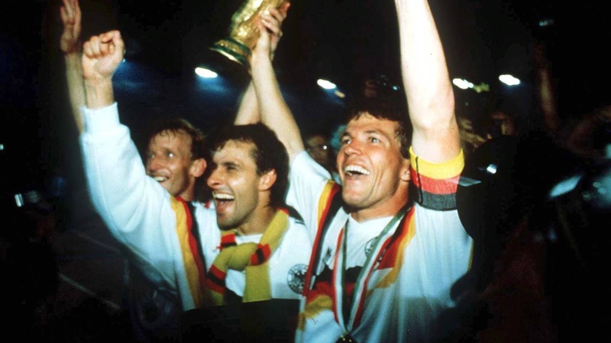 PLATZ 2 - LOTHAR MATTHÄUS (150 Länderspiele/23 Tore): Der Rekordnationalspieler triumphierte mit dem DFB-Team 1990 in Italien und nahm insgesamt an fünf Weltmeisterschaften teil