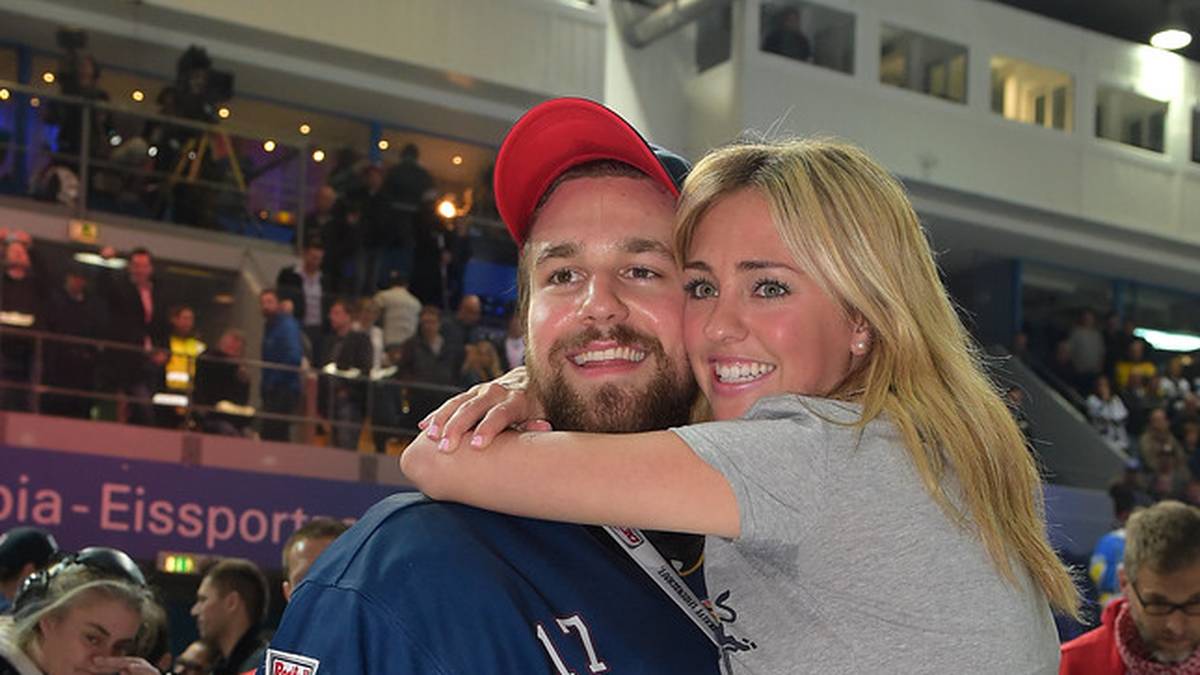 Zigarre in der einen, Freundin in der anderen Hand: Läuft bei Brooks Macek!