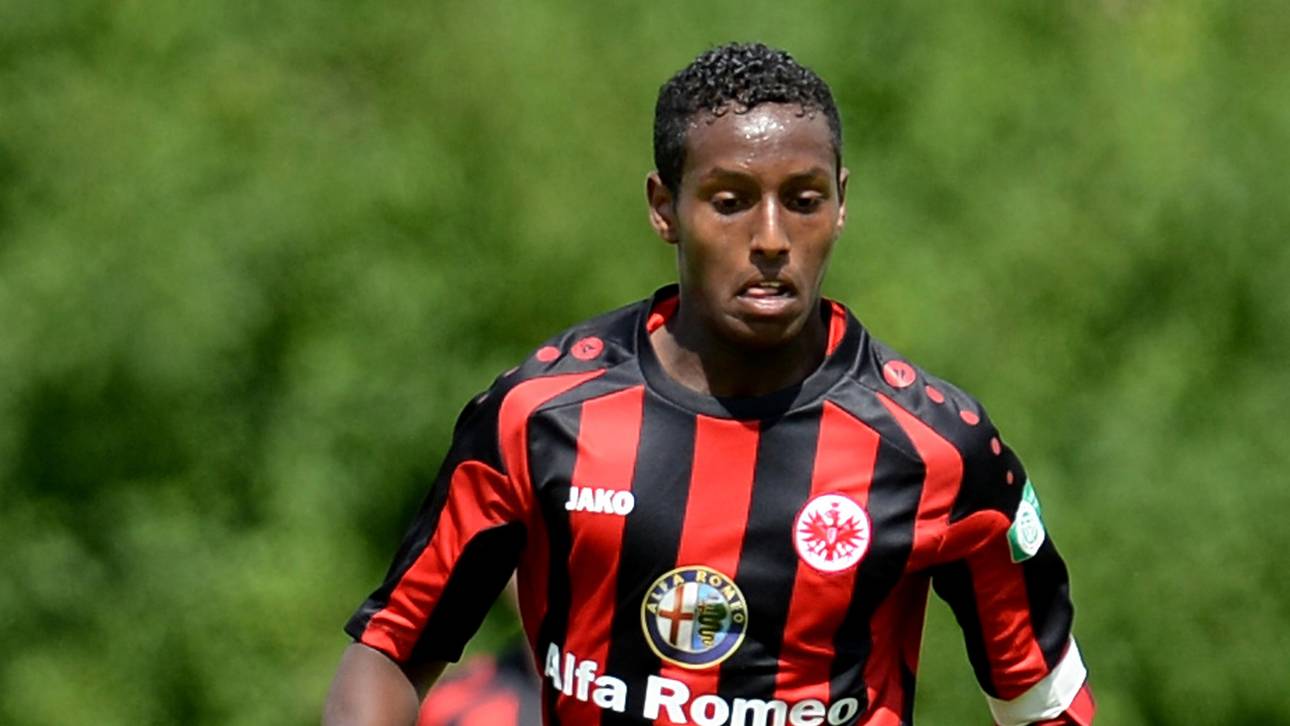 Frankfurt siegt nach Schaaf-Rücktritt