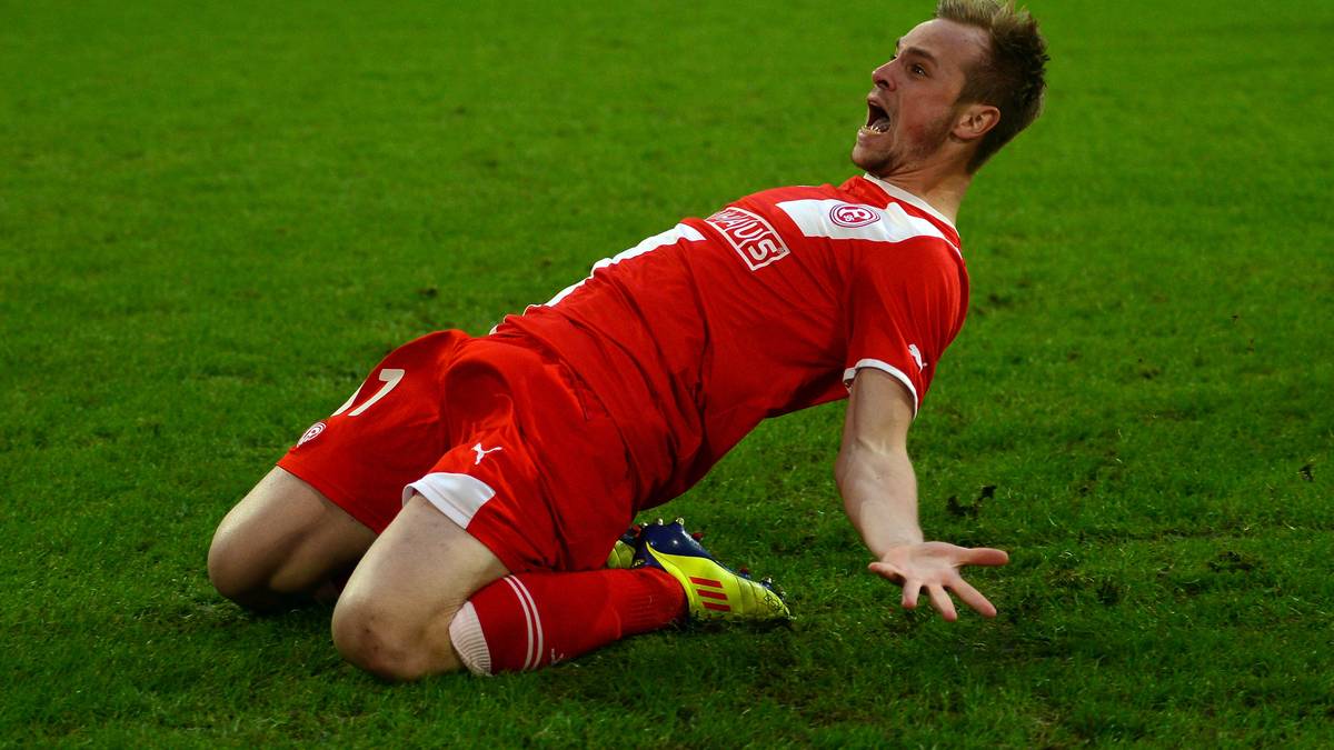 ...und wurde zur Saison 2010/11 an Fortuna Düsseldorf ausgeliehen. Beim damaligen Zweitligisten schlug er voll ein und hatte großen Anteil am Aufstieg in die Bundesliga am Ende der Saison 2011/12