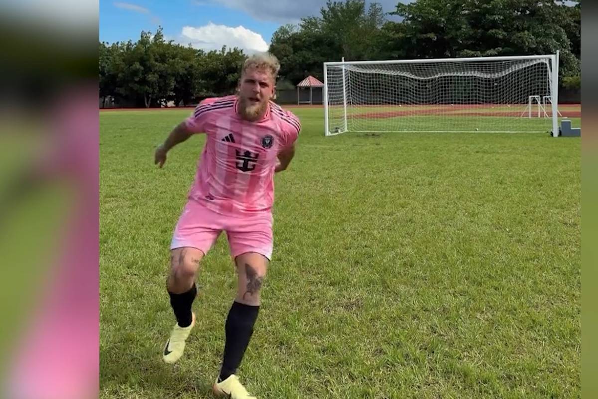 Der US-Influencer Jake Paul provoziert mit einem Video auf Instagram und zieht die ganze Aufmerksamkeit auf sich. Im Trikot von Lionel Messi packt er plötzlich den Jubel von Cristiano Ronaldo aus.