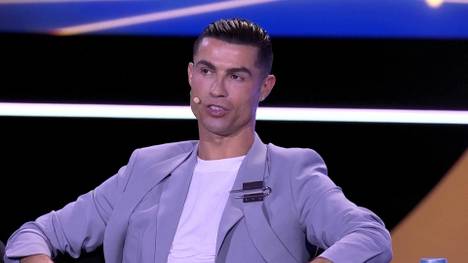 Cristiano Ronaldo kokettiert bei den Global Soccer Awards mit der Idee, einen seiner Ex-Klubs als Besitzer zu übernehmen. Über dessen aktuellen Zustand äußert er sich wenig schmeichelhaft.