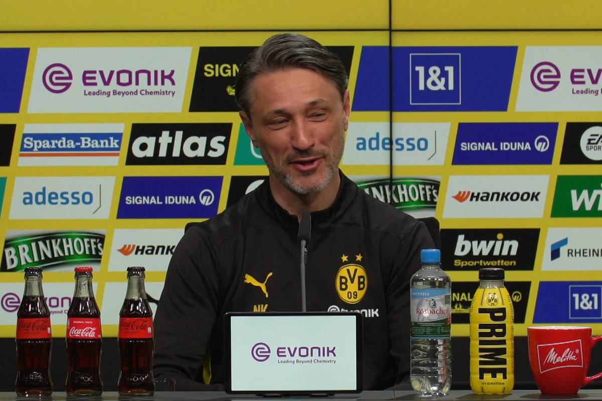 Borussia Dortmunds Trainer Niko Kovac spricht auf der Pressekonferenz über seinen Spieler Karim Adeyemi.