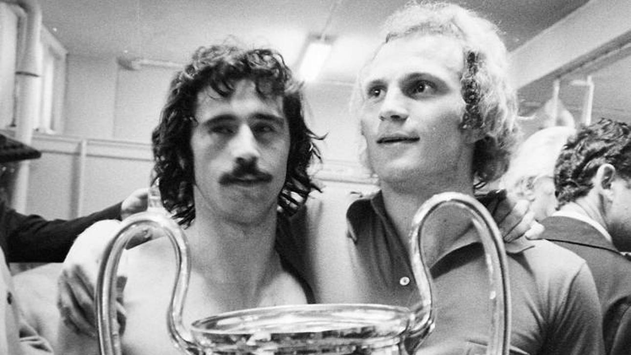 Dank der Tore von Uli Hoeneß (r.) Gerd Müller gewann der FC Bayern 1974 den Europapokal der Landesmeister