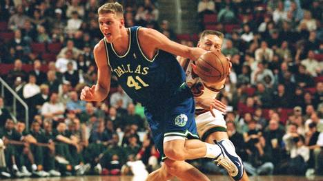 Gleich bei seinem NBA-Debüt 1999 traf Dirk Nowitzki auf den dreimaligen All-Star Detlef Schrempf