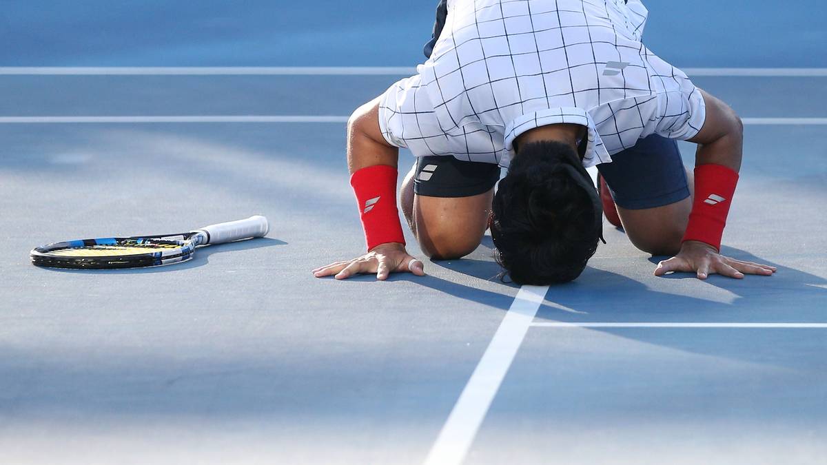 Für die wohl grüßte Sensation des ersten Turniertages sorgt Yuichi Sugita: Der Japanaer wirft den an Nummer acht gesetzten US-Amerikaner Jack Sock raus