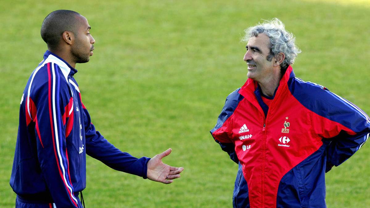 RAYMOND DOMENECH (r.): Seine Zeit als Frankreichs Nationaltrainer endete mit dem Eklat bei der WM 2010 in einem Desaster. In seiner aktiven Karriere spielte der damalige Verteidiger Ende der 1970er- und Anfang der 1980er-Jahre vier Jahre in Straßburg und gehörte zur Meistermannschaft 1979