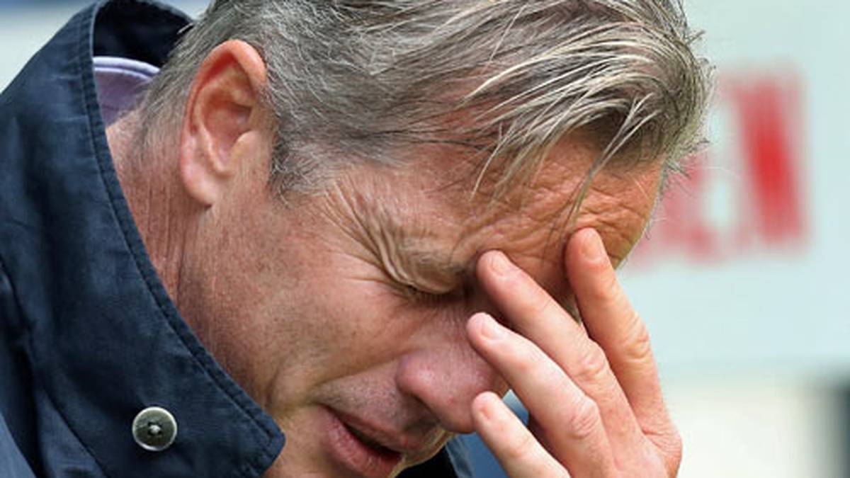 Entlassung der Hinrunde: Am Schluss geht es doch ganz schnell: Die lange Leidenszeit von Jens Keller bei Schalke 04 endet am 7. Oktober - nur drei Tage nach dem 1:2 bei 1899 Hoffenheim am 7. Spieltag. Auch der 2:1-Derbysieg eine Woche zuvor gegen Borussia Dortmund kann den 43-Jährigen nicht retten. Seit seinem Amtsantritt im Dezember 2012 hatte Keller in der Kritik gestanden. Der Fehlstart in diese Saison kostet den Schwaben schließlich den Job