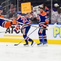 Ohne Leon Draisaitl haben die Edmonton Oilers ihre letzte Partie der regulären NHL-Saison verloren. Der Fokus liegt längst auf den Play-offs.